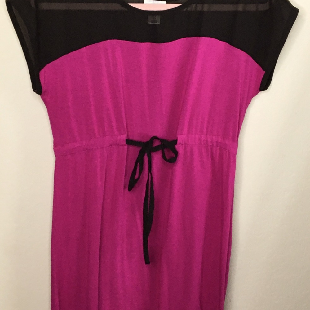 Top quarter black transparent mesh, tie at waist